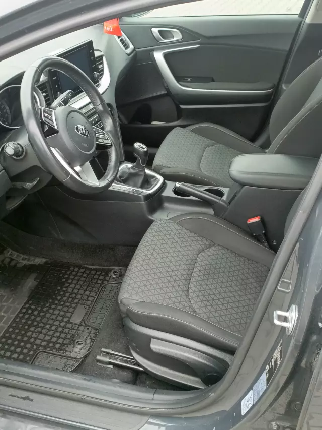 KIA Ceed M