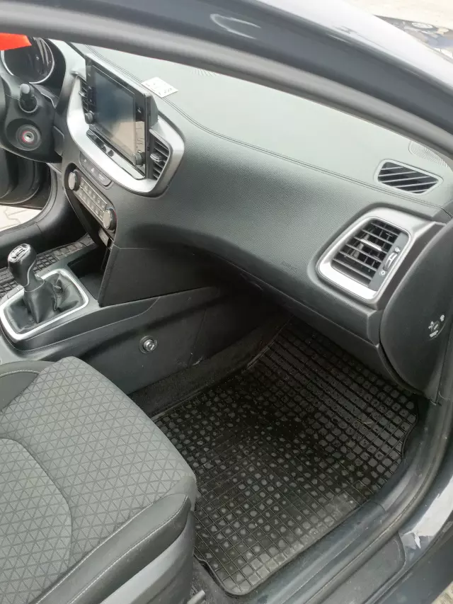 KIA Ceed M