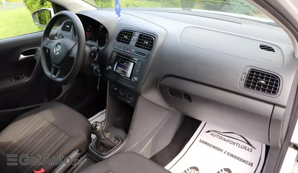 VOLKSWAGEN Polo 