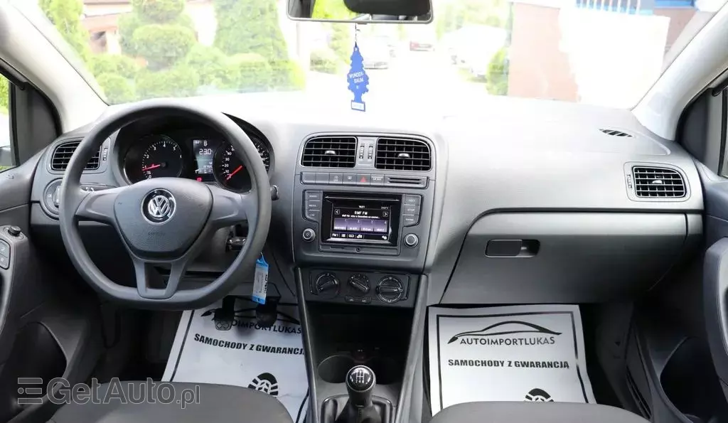 VOLKSWAGEN Polo 