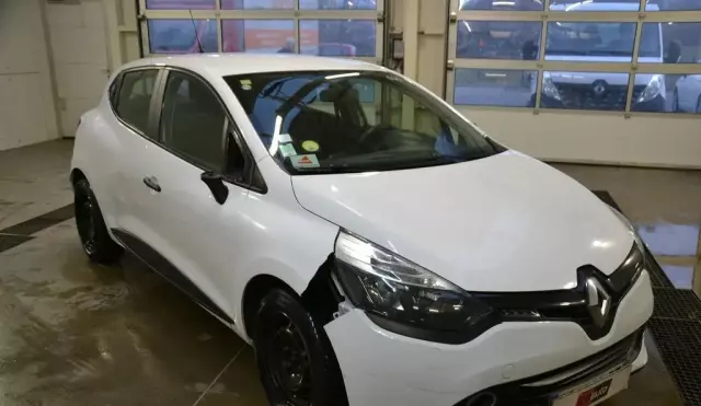RENAULT Clio 