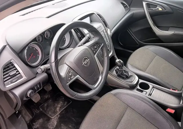 OPEL Astra 1.4 Turbo Cosmo