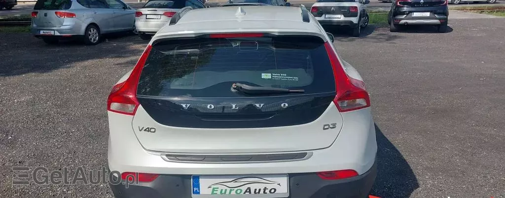 VOLVO V40 