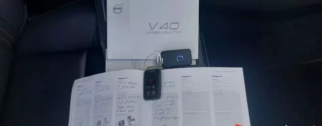 VOLVO V40 