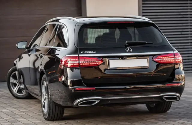 MERCEDES-BENZ Klasa E 200 d 9G-TRONIC Avantgarde