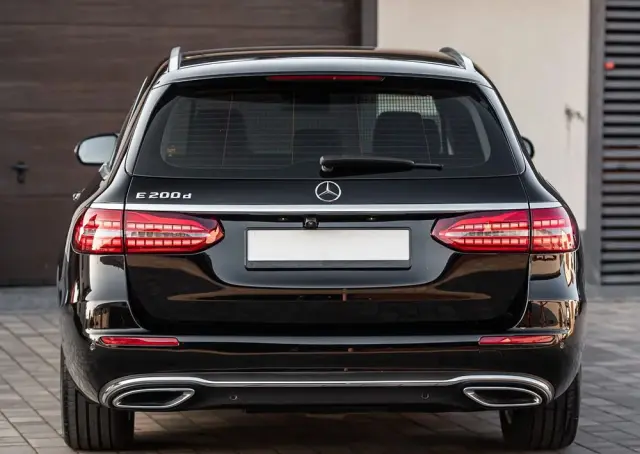 MERCEDES-BENZ Klasa E 200 d 9G-TRONIC Avantgarde