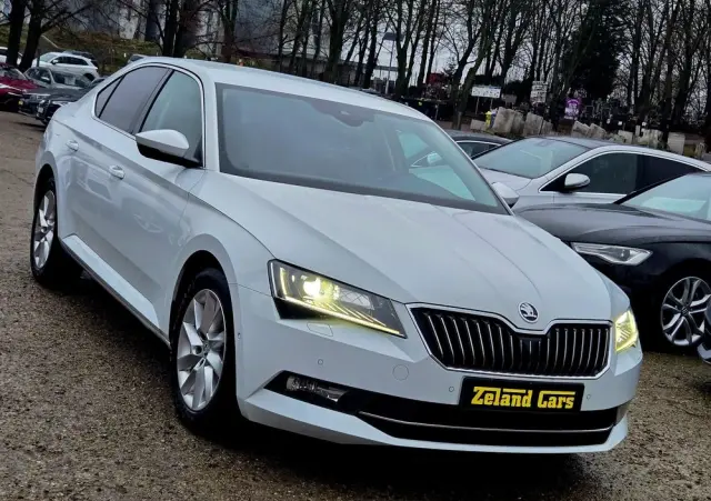 SKODA Superb 2.0 TDI DSG Style