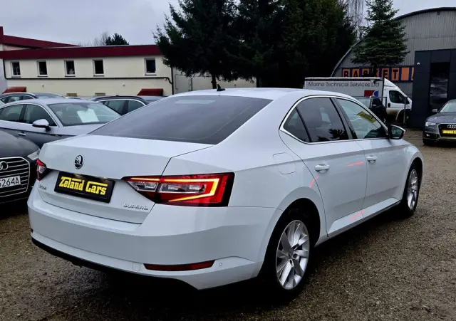 SKODA Superb 2.0 TDI DSG Style