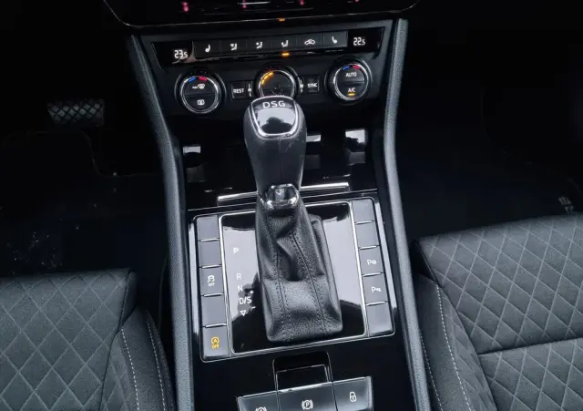 SKODA Superb 2.0 TDI DSG Style