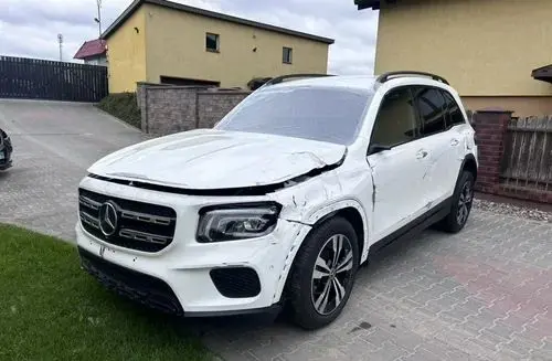 MERCEDES-BENZ GLB 