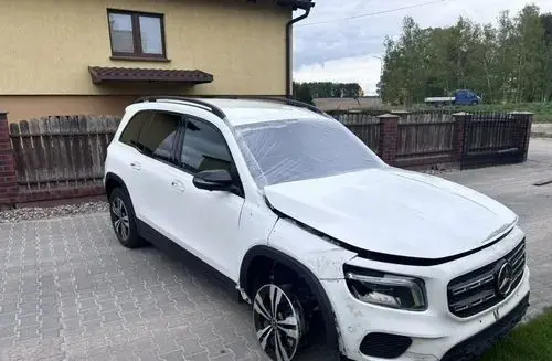MERCEDES-BENZ GLB 