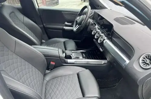 MERCEDES-BENZ GLB 
