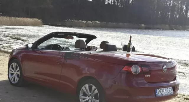 VOLKSWAGEN Eos 