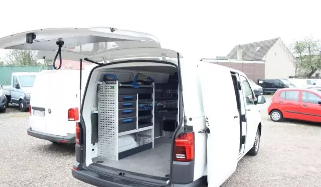 VOLKSWAGEN TRANSPORTER 