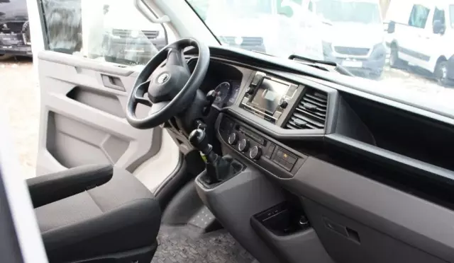 VOLKSWAGEN TRANSPORTER 