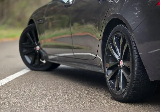 JAGUAR XF 2.0 i4D AWD R-Sport