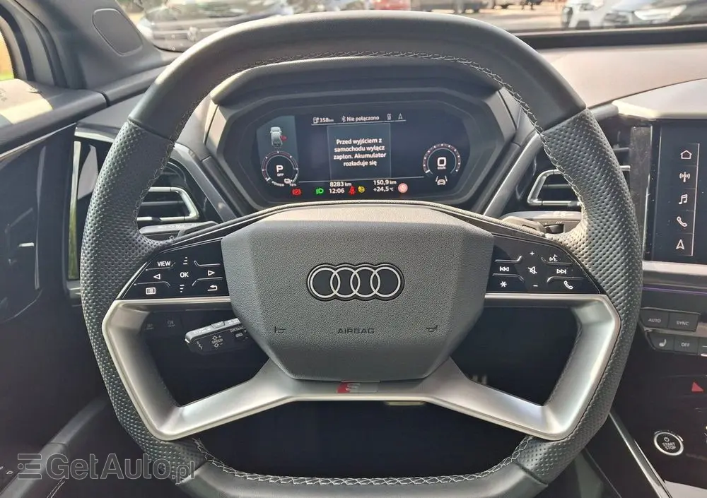 AUDI Q4 e-tron 