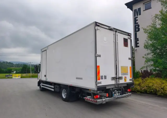 RENAULT GAMA D 14.210  chłodnia izoterma 16 palet poduszka 