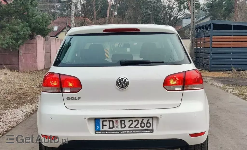 VOLKSWAGEN Golf 