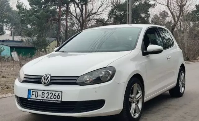 VOLKSWAGEN Golf 