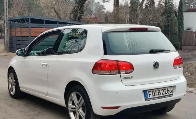 VOLKSWAGEN Golf 