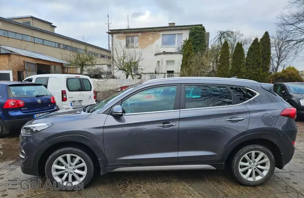HYUNDAI Tucson 