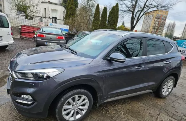 HYUNDAI Tucson 