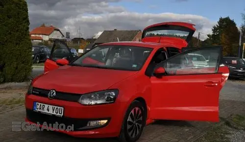 VOLKSWAGEN Polo 