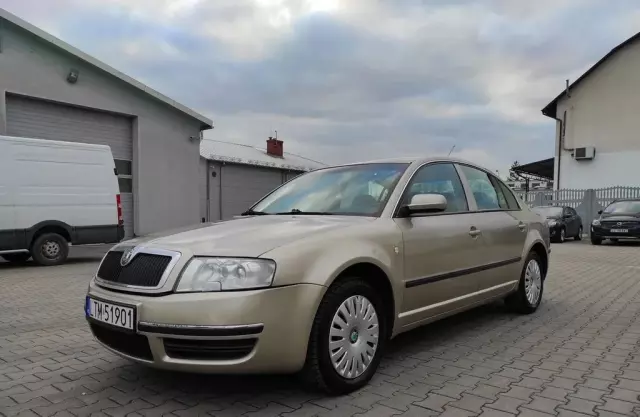 SKODA Superb 