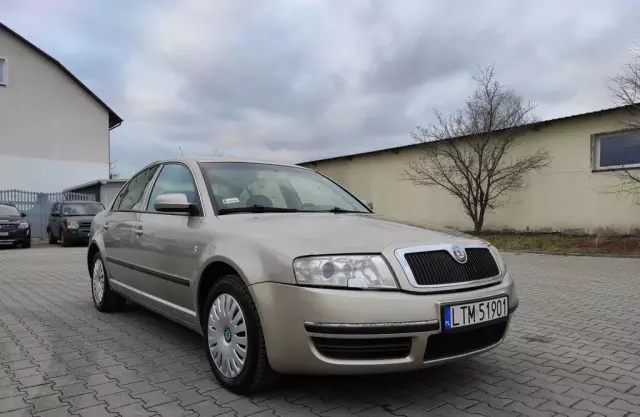 SKODA Superb 