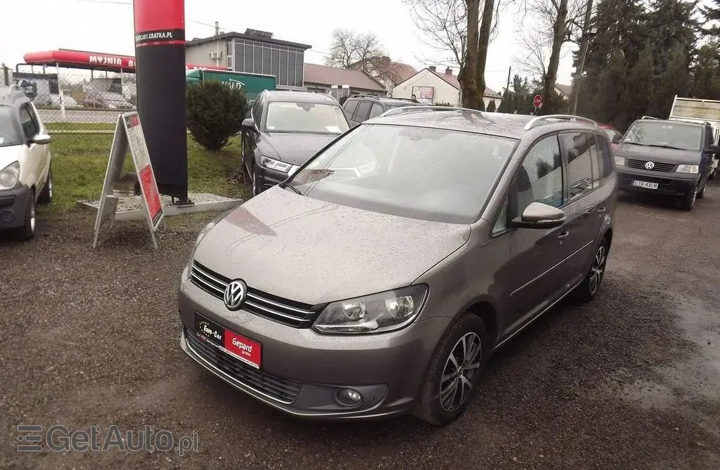 VOLKSWAGEN Touran 