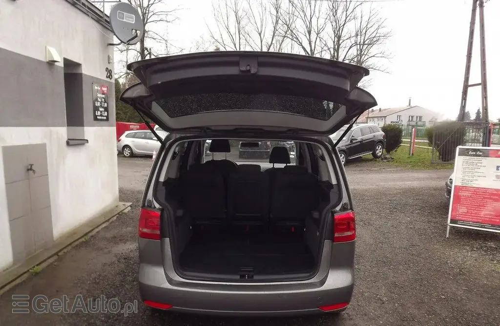 VOLKSWAGEN Touran 