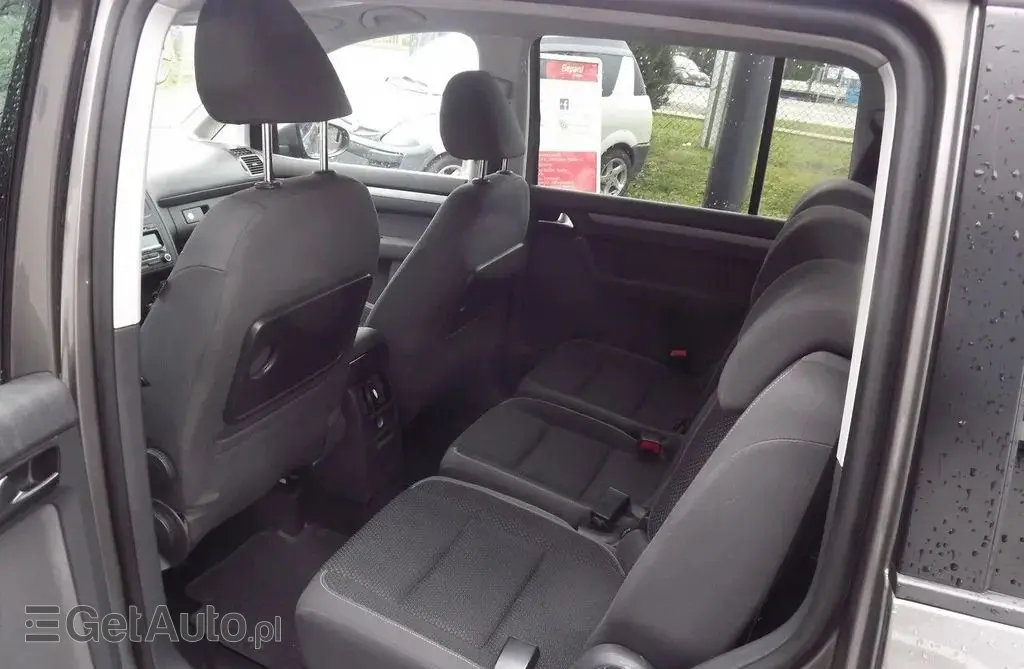 VOLKSWAGEN Touran 