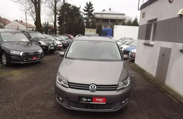 VOLKSWAGEN Touran 