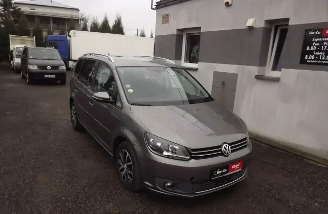 VOLKSWAGEN Touran 