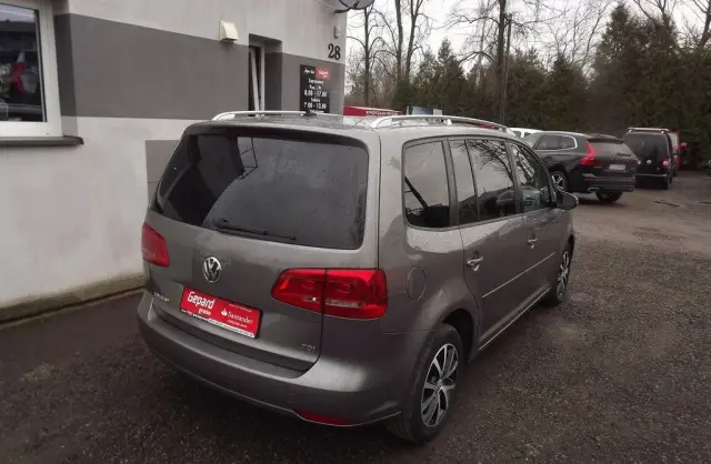 VOLKSWAGEN Touran 