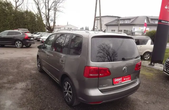 VOLKSWAGEN Touran 