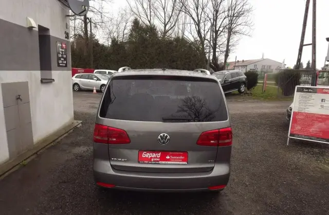VOLKSWAGEN Touran 
