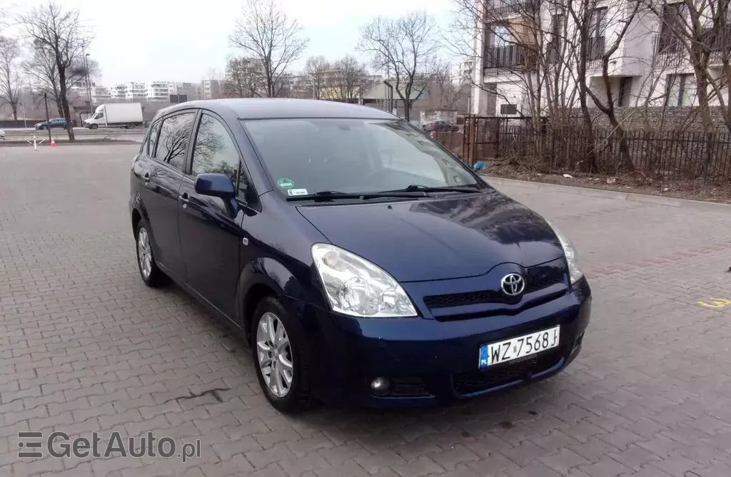 TOYOTA Verso 