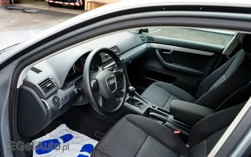 AUDI A4 Limousine 