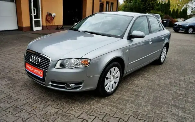 AUDI A4 Limousine 