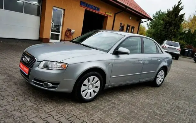 AUDI A4 Limousine 