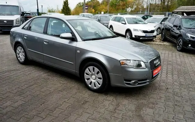 AUDI A4 Limousine 