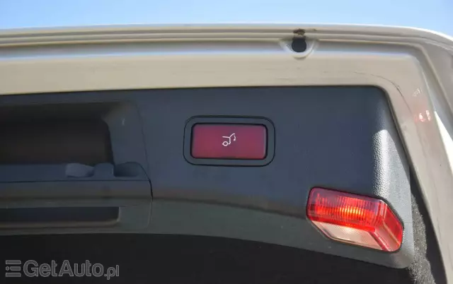 MERCEDES-BENZ Klasa E 200 T CGI BlueEFFICIENCY 7G-TRONIC Avantgarde