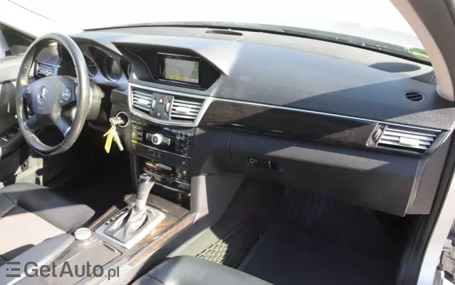 MERCEDES-BENZ Klasa E 200 T CGI BlueEFFICIENCY 7G-TRONIC Avantgarde