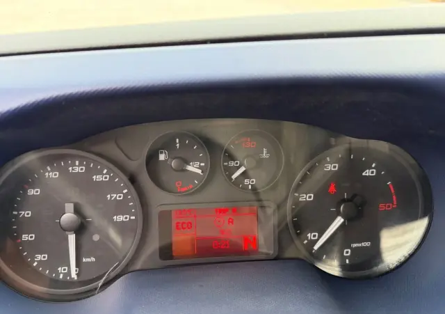 IVECO DAILY 35C14 WYWROTKA TROJSTRONNA PODWÓJNA KABINA DOKA 7 MIEJSC TEMPOMAT  KLIMATYZACJA 140KM Doka Euro 6 