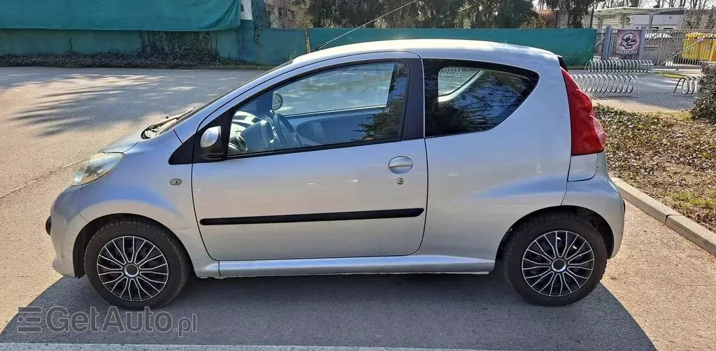 PEUGEOT 107 