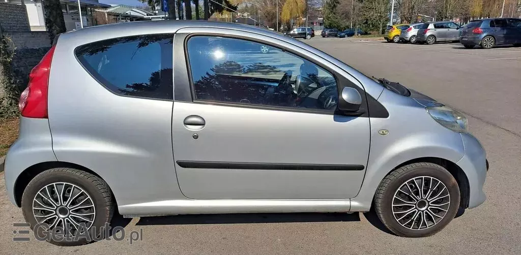 PEUGEOT 107 