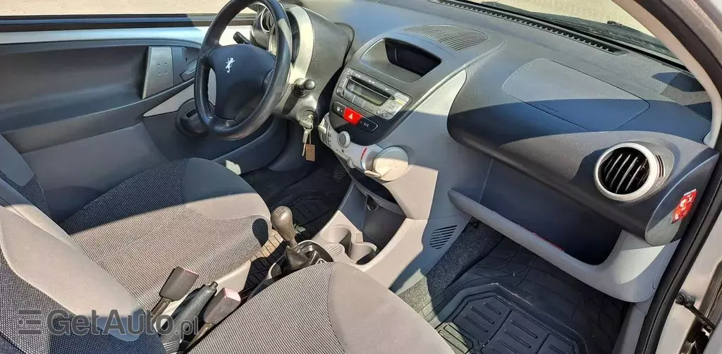 PEUGEOT 107 