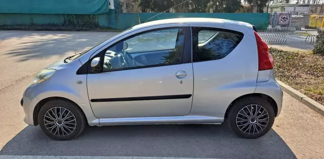 PEUGEOT 107 